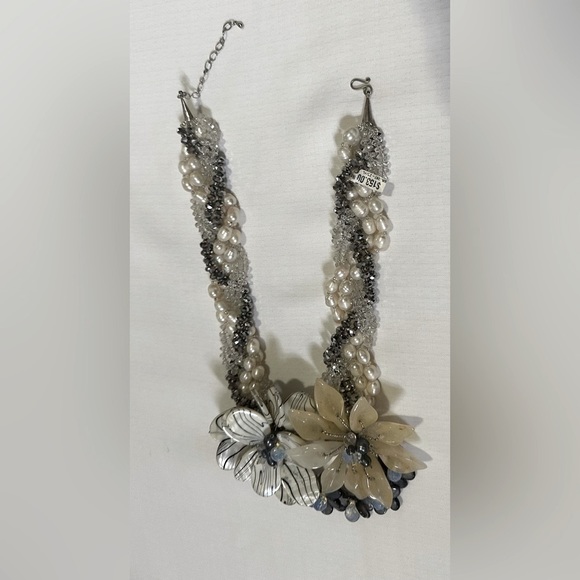 Costume Necklace - Picture 4 of 4